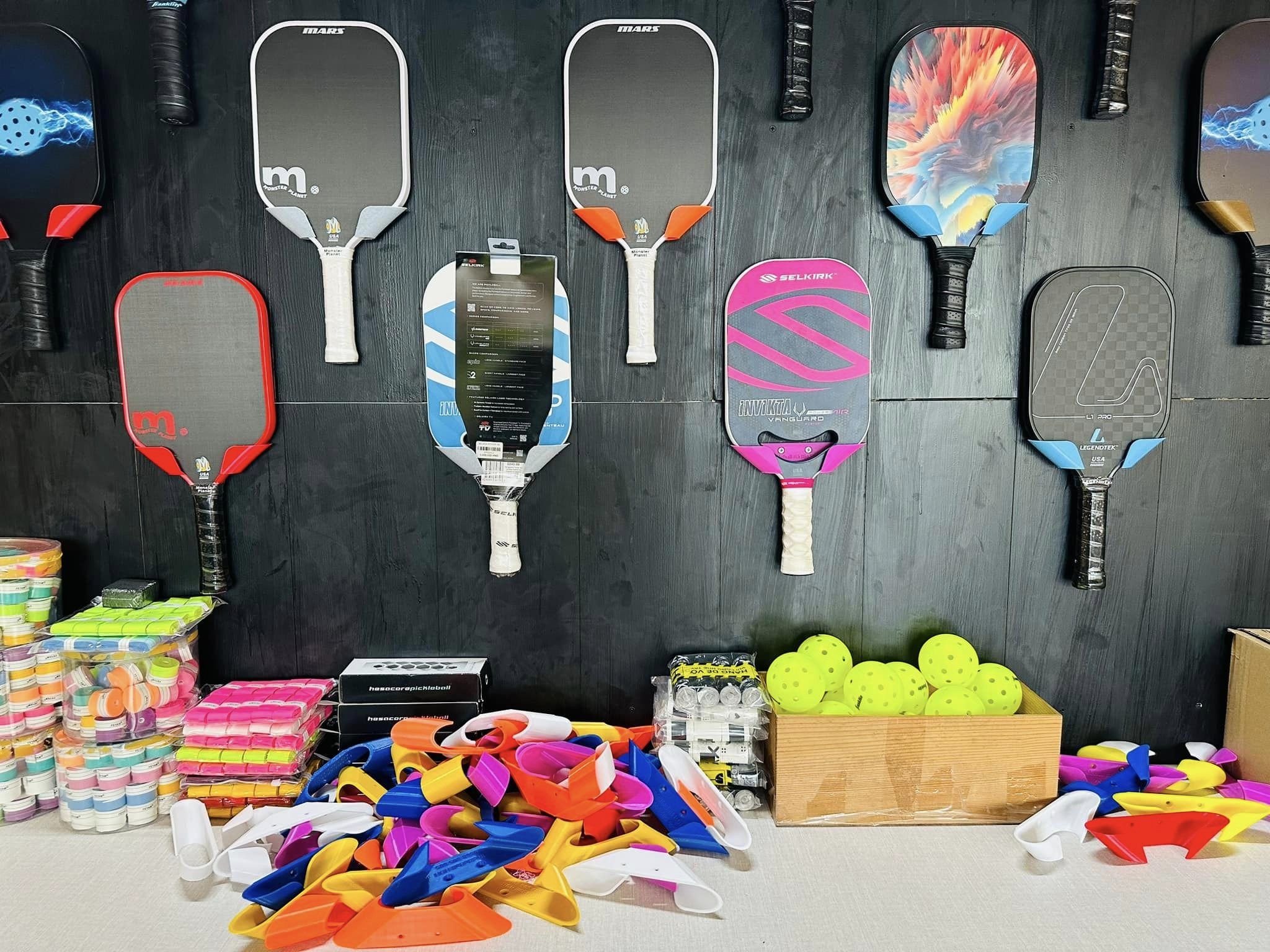 Móc treo vợt Pickleball - Nâng tầm không gian trưng bày vợt của bạn