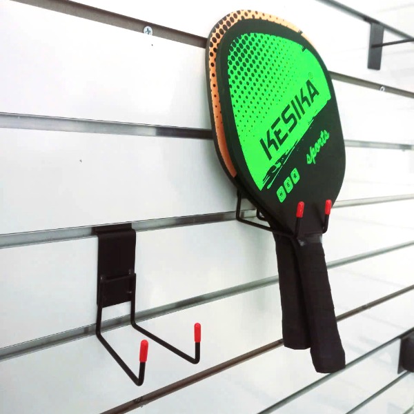 Móc Treo Vợt Pickleball sắt sơn tĩnh điện cài rãnh tấm kệ Slatwall gỗ/nhựa