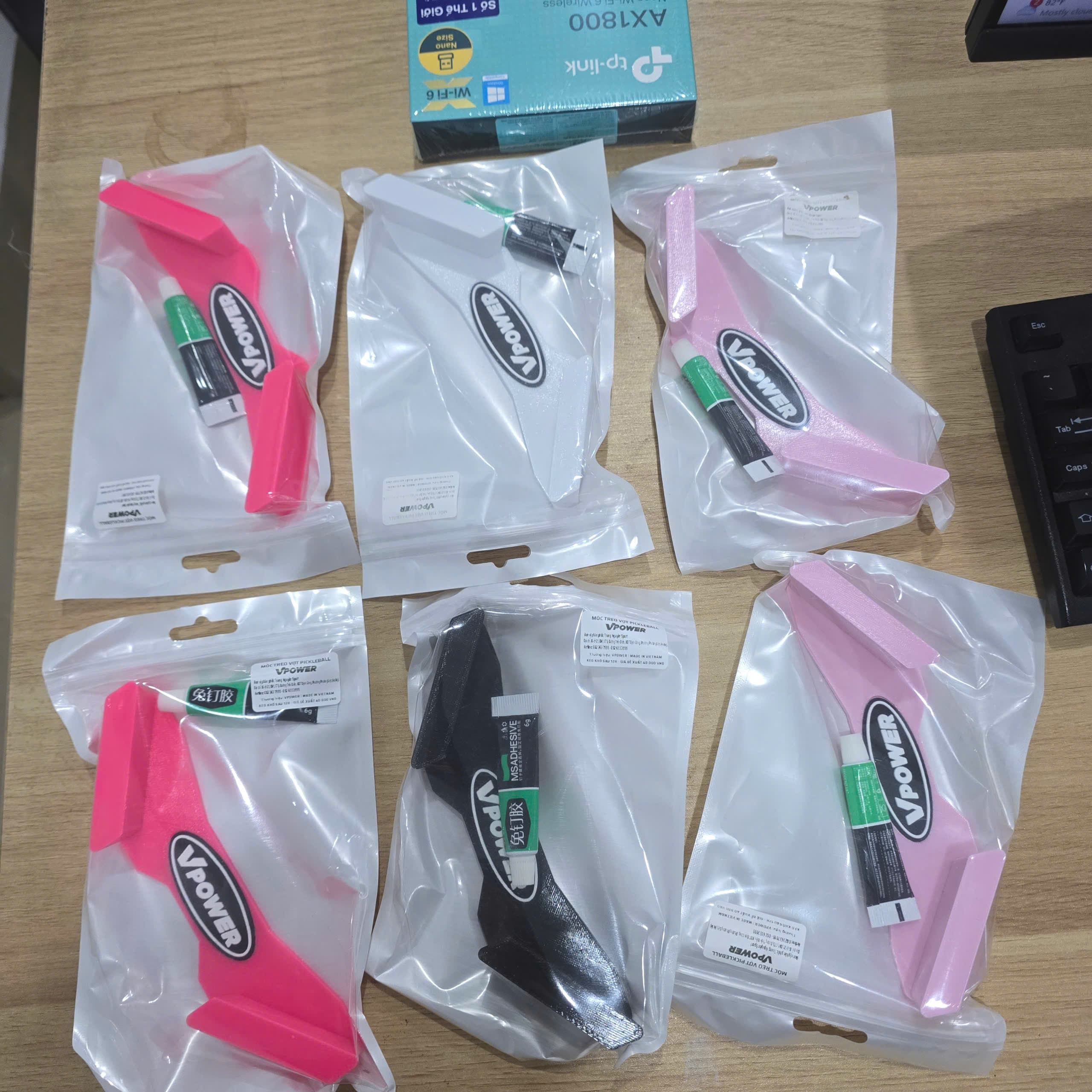 Móc Treo Vợt Typti V-Power | Phụ Kiện Trưng Bày | Trang Nguyên