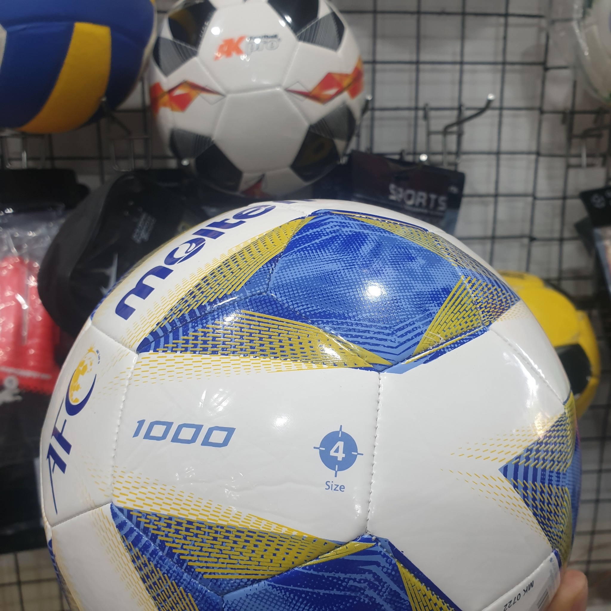 Quả Bóng đá Molten F4A1000-A Size 4