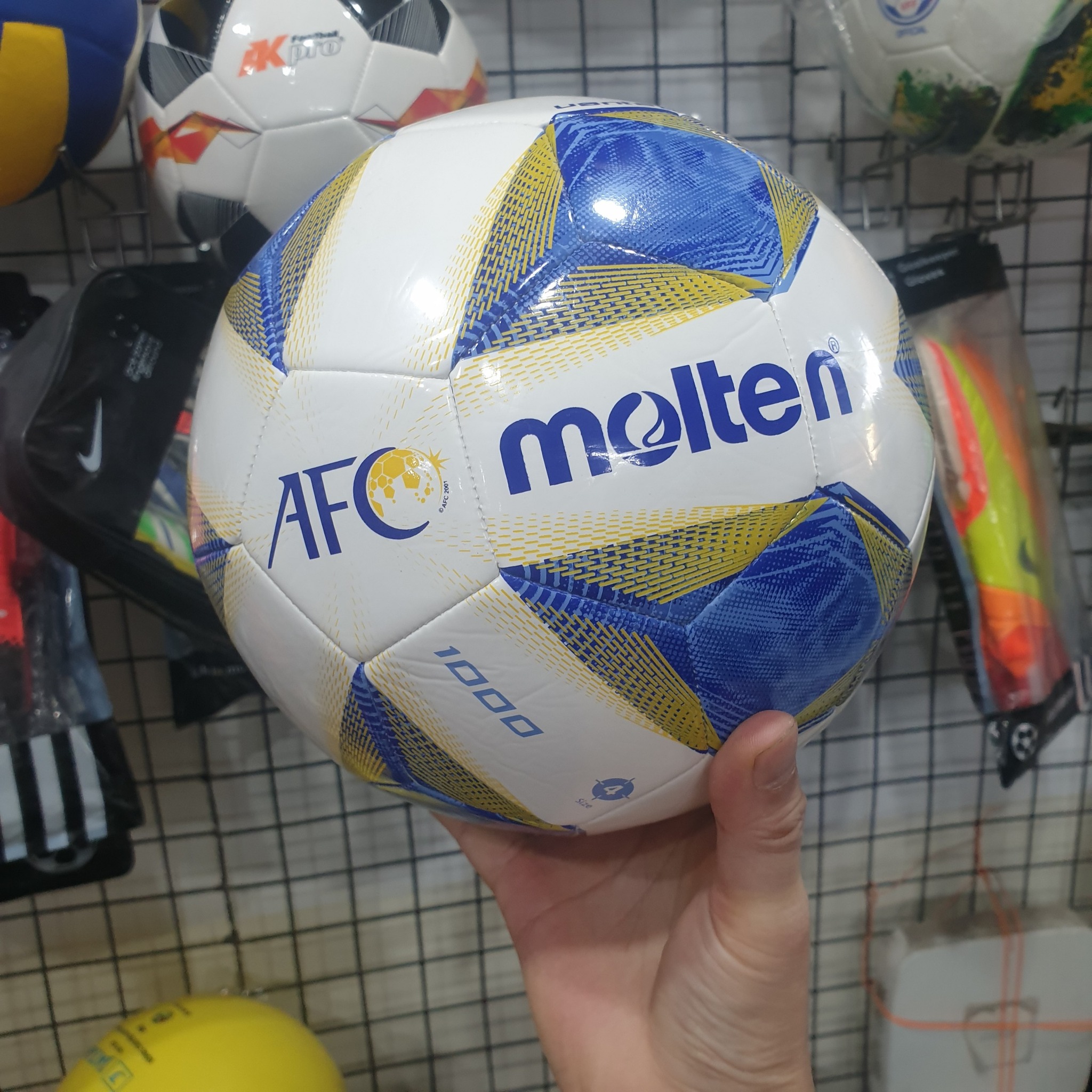 Quả Bóng đá Molten F4A1000-A Size 4