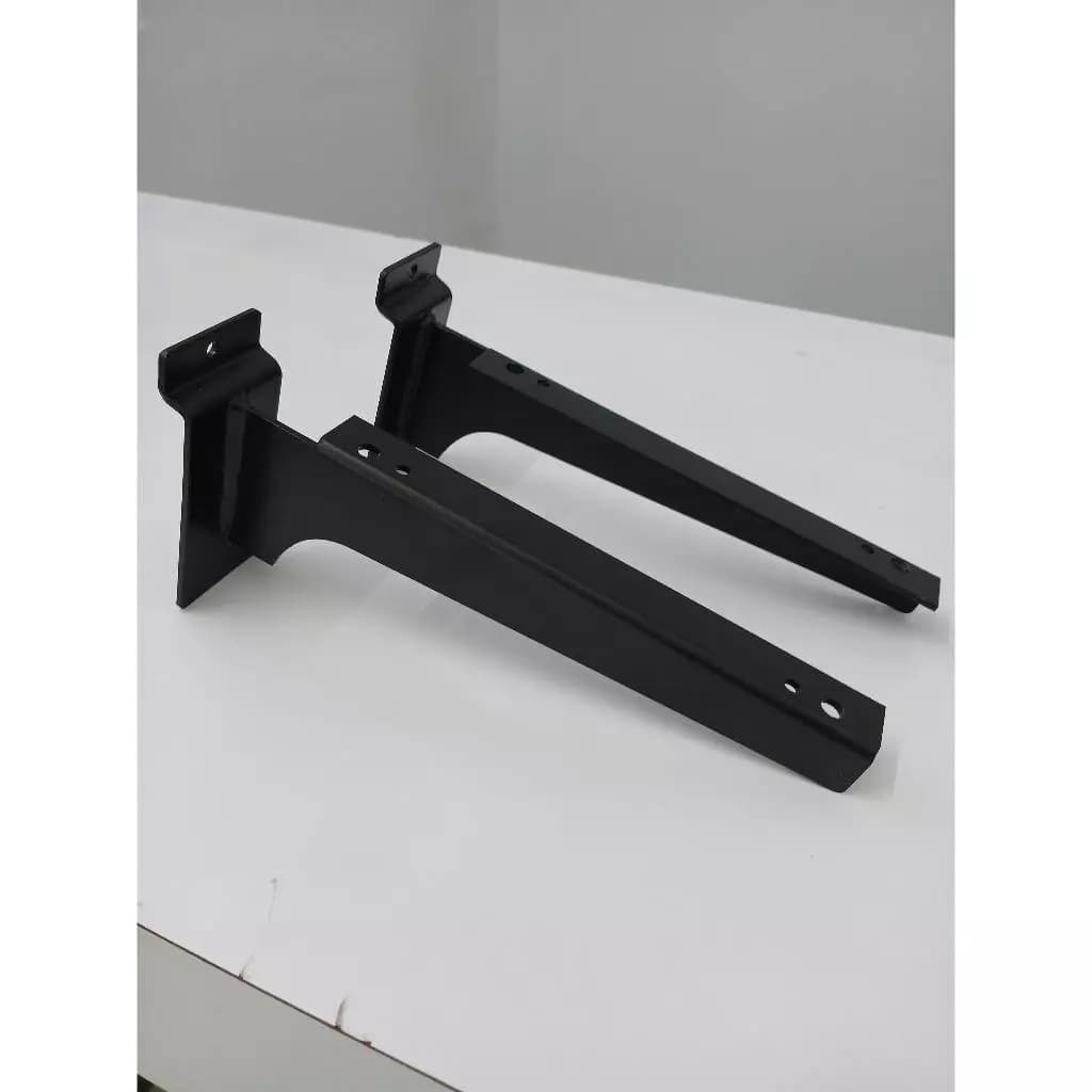 Trưng Bày Cửa Hàng Thể Thao Với Cặp tay đỡ kệ gỗ cài rãnh slatwall rãnh âm kích thước 25cm | Sports store display