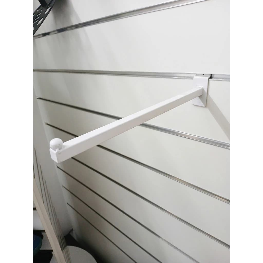 Trưng Bày Cửa Hàng Thể Thao Với Móc bi treo quần áo 1 bi tròn cài kệ rãnh màu trắng, thanh treo quần áo dài 35cm bằng sắt sơn tĩnh điện | Sports store display