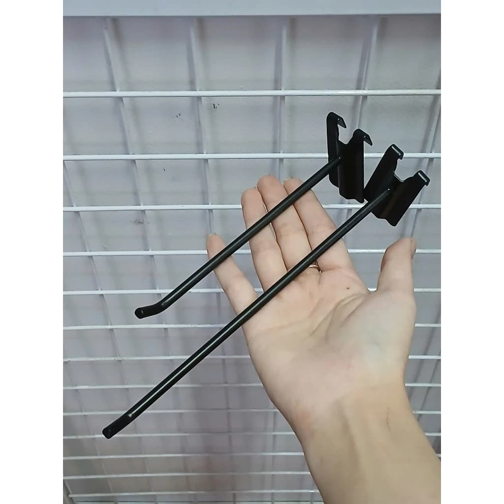 Trưng Bày Cửa Hàng Thể Thao Với Móc Đơn Treo Phụ Kiện Kệ Lưới Ô Vuông 5cm Loại 15cm 20cm | Sports store display