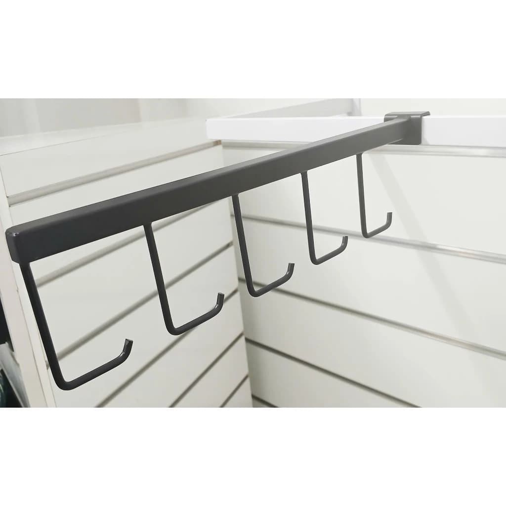 Trưng Bày Cửa Hàng Thể Thao Với Móc treo 5 râu treo vợt pickelball cài cây sắt 13x26mm bằng sắt chống gỉ cao cấp | Sports store display