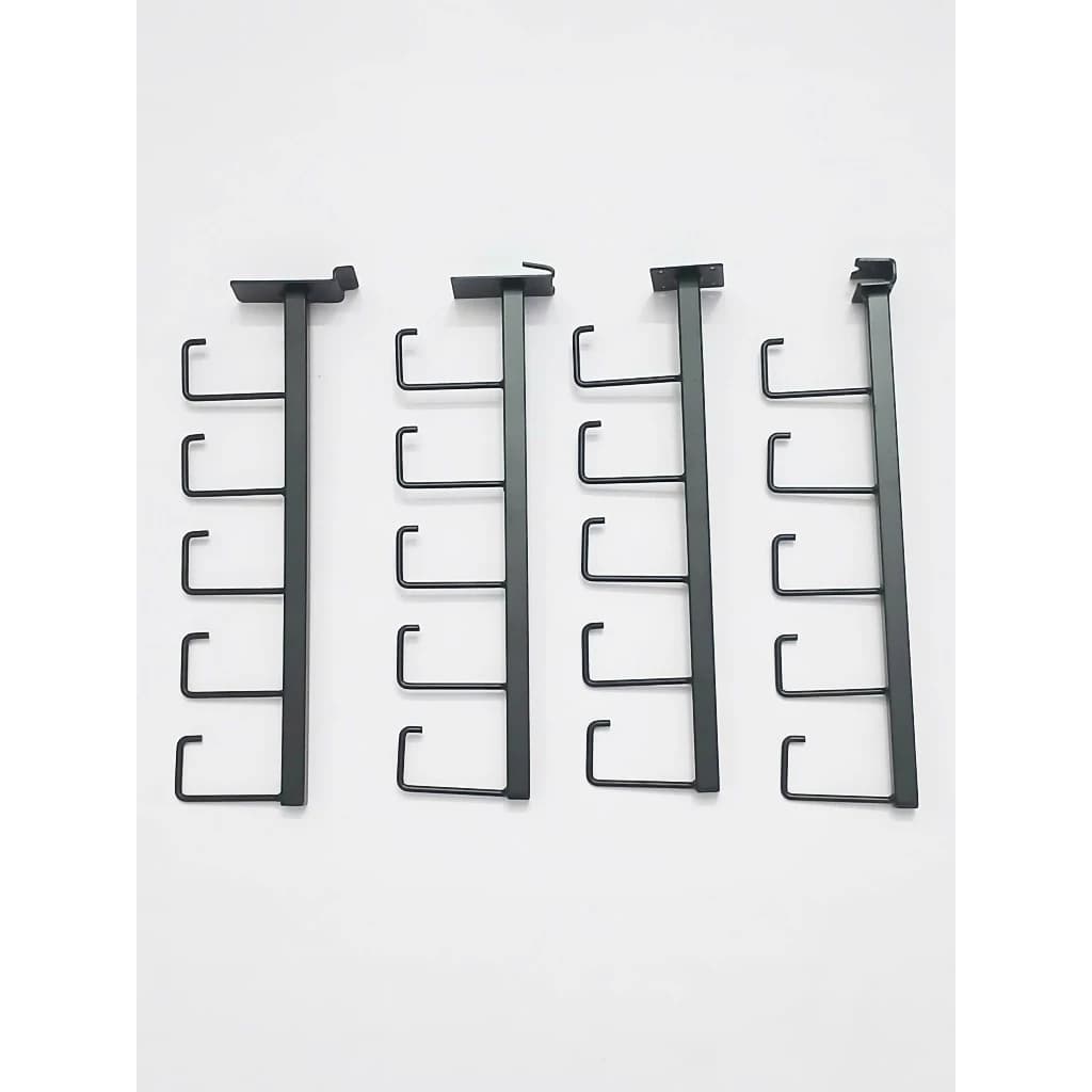 Trưng Bày Cửa Hàng Thể Thao Với Móc treo 5 râu treo vợt pickelball cài cây sắt 13x26mm bằng sắt chống gỉ cao cấp | Sports store display