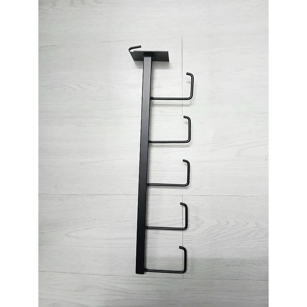 Trưng Bày Cửa Hàng Thể Thao Với Móc treo 5 râu treo vợt pickleball cài kệ lưới kim loại 35cm bằng sắt sơn tĩnh điện | Sports store display