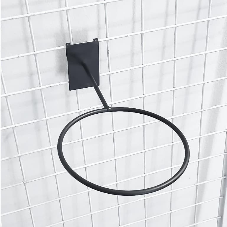 Trưng Bày Cửa Hàng Thể Thao Với Móc treo bóng cho shop thể thao cài lưới ô vuông hoặc lưới mắt cáo | Sports store display