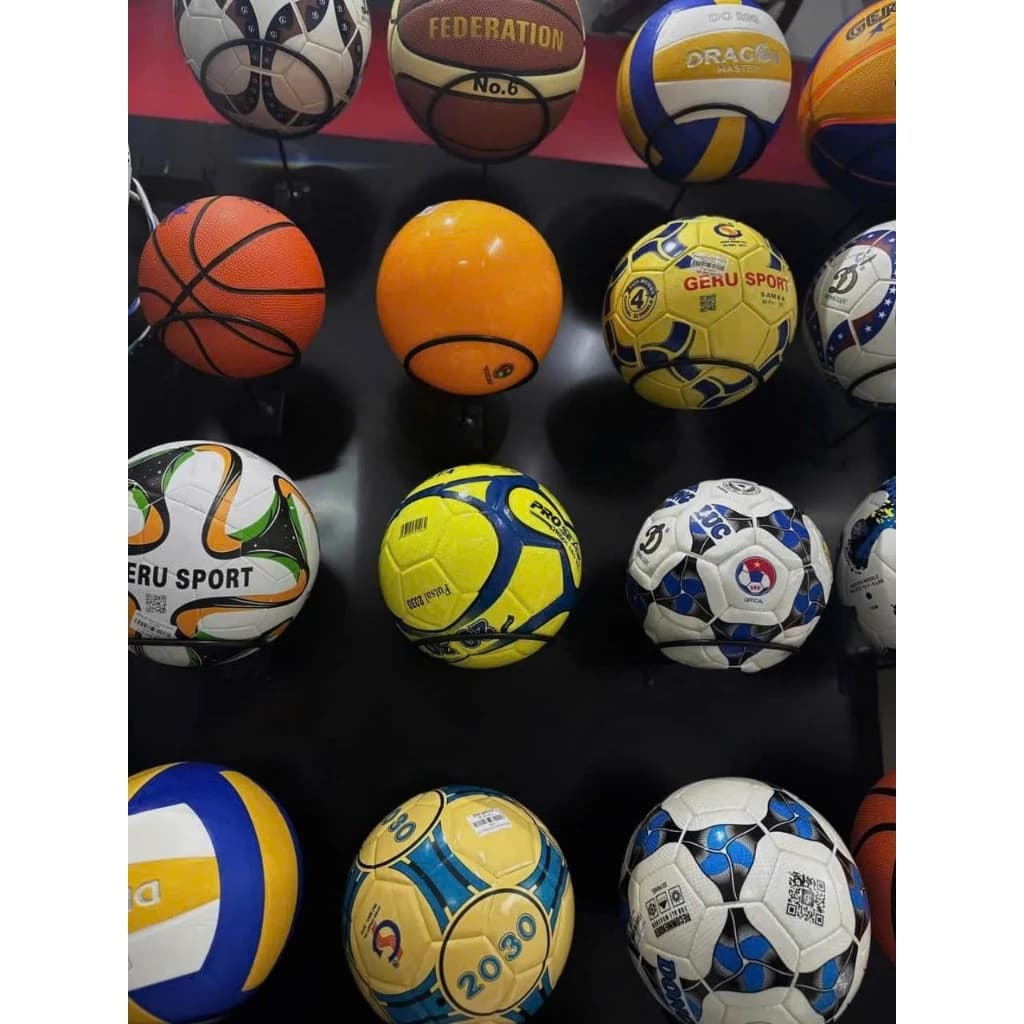 Trưng Bày Cửa Hàng Thể Thao Với Móc Treo Bóng Thể Thao Bắn Vít Màu Đen Dài 25cm | Sports store display