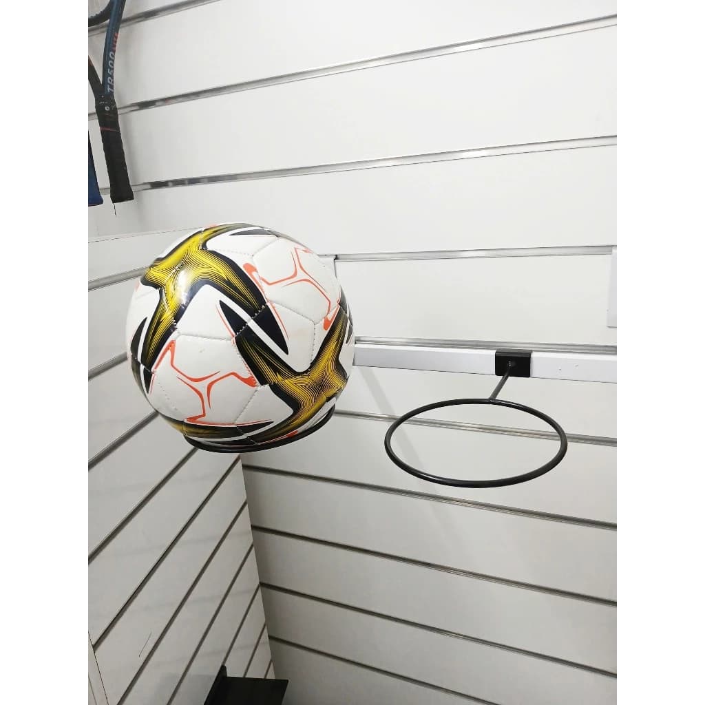 Trưng Bày Cửa Hàng Thể Thao Với Móc treo bóng thể thao chất liệu sắt cao cấp chống gỉ sét | Sports store display