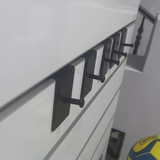 Trưng Bày Cửa Hàng Thể Thao Với Móc Treo Đồng Hồ Khung Tranh 2cm Cài Rãnh Sắt Sơn Tĩnh Điện, Chống Gỉ Sét, Màu Đen, Dễ Lau Chùi | Sports store display