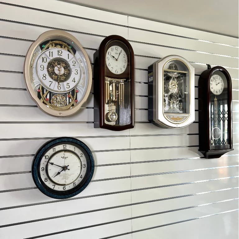 Trưng Bày Cửa Hàng Thể Thao Với Móc Treo Đồng Hồ Khung Tranh 2cm Cài Rãnh Sắt Sơn Tĩnh Điện, Chống Gỉ Sét, Màu Đen, Dễ Lau Chùi | Sports store display