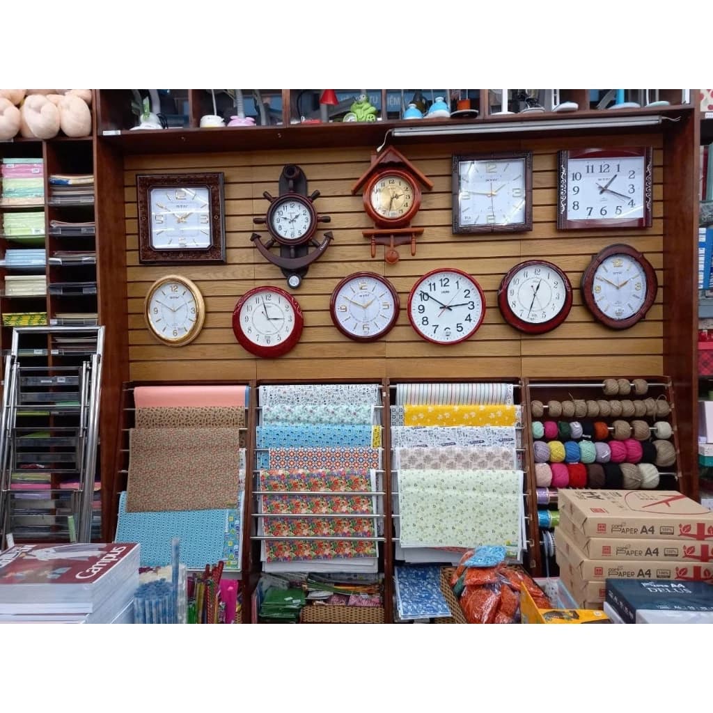 Trưng Bày Cửa Hàng Thể Thao Với Móc Treo Đồng Hồ Khung Tranh 2cm Cài Rãnh Sắt Sơn Tĩnh Điện, Chống Gỉ Sét, Màu Đen, Dễ Lau Chùi | Sports store display