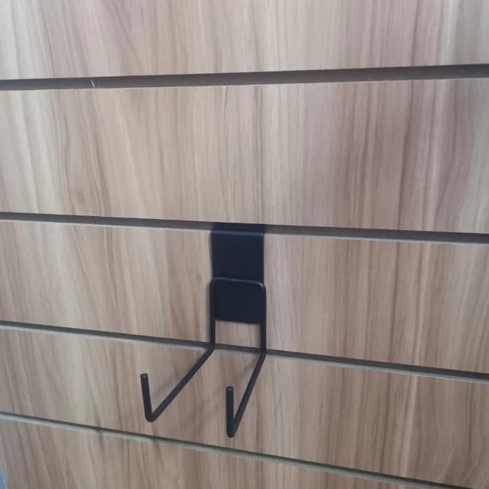 Trưng Bày Cửa Hàng Thể Thao Với MÓC TREO VỢT BÓNG BÀN VỢT PICKLEBALL MÓC CÀI KỆ RÃNH SLATWALL | Sports store display