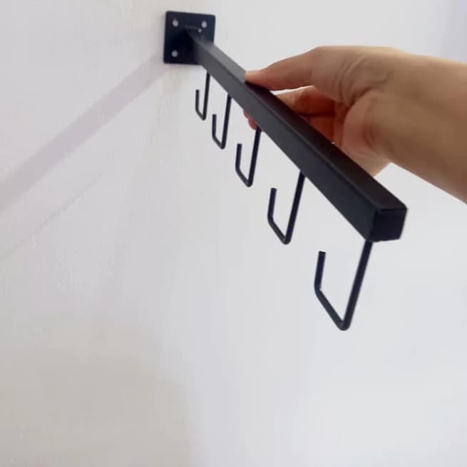 Trưng Bày Cửa Hàng Thể Thao Với Móc Treo Vợt Cầu Lông 4 Móc Loại Bắn Vít Chắc Chắn Đa Năng | Sports store display