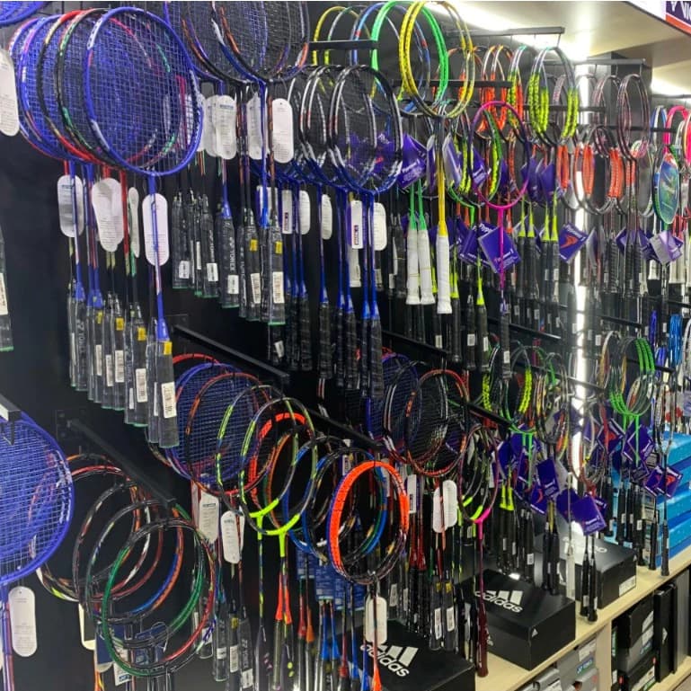 Trưng Bày Cửa Hàng Thể Thao Với Móc treo vợt cầu lông treo vợt pickleball 35cm móc khoan vít trực tiếp | Sports store display