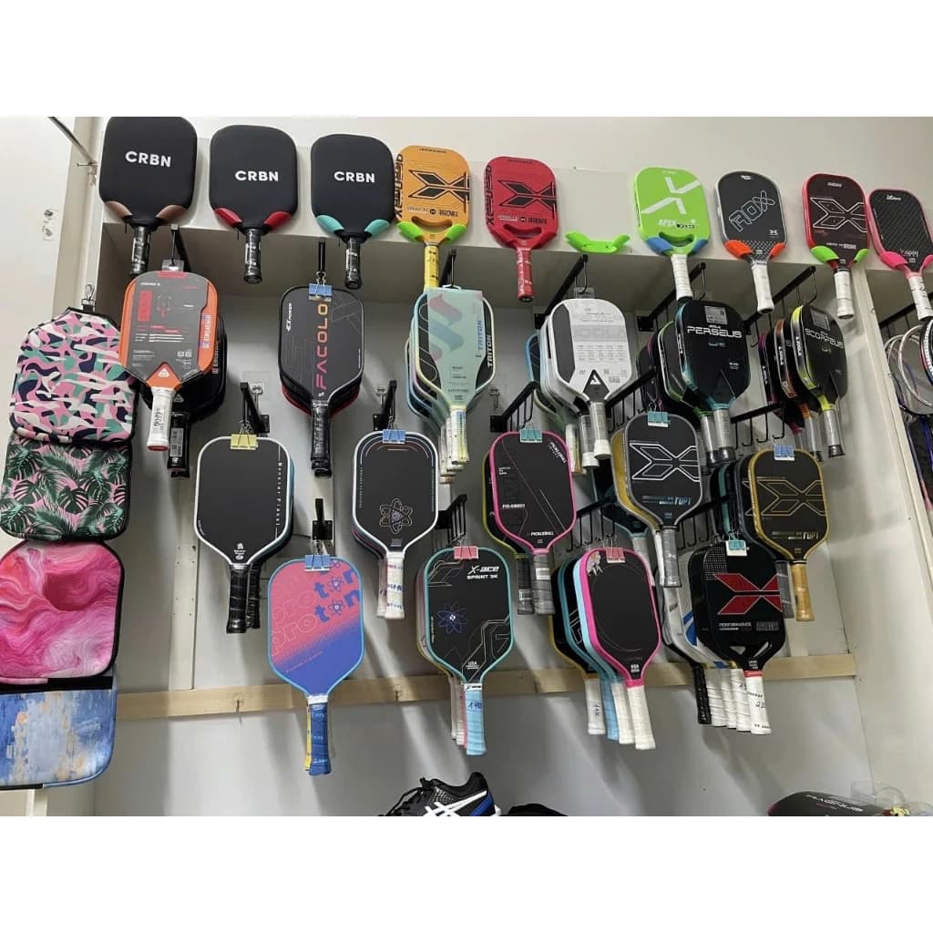 Trưng Bày Cửa Hàng Thể Thao Với Móc treo vợt cầu lông treo vợt pickleball 35cm móc khoan vít trực tiếp | Sports store display