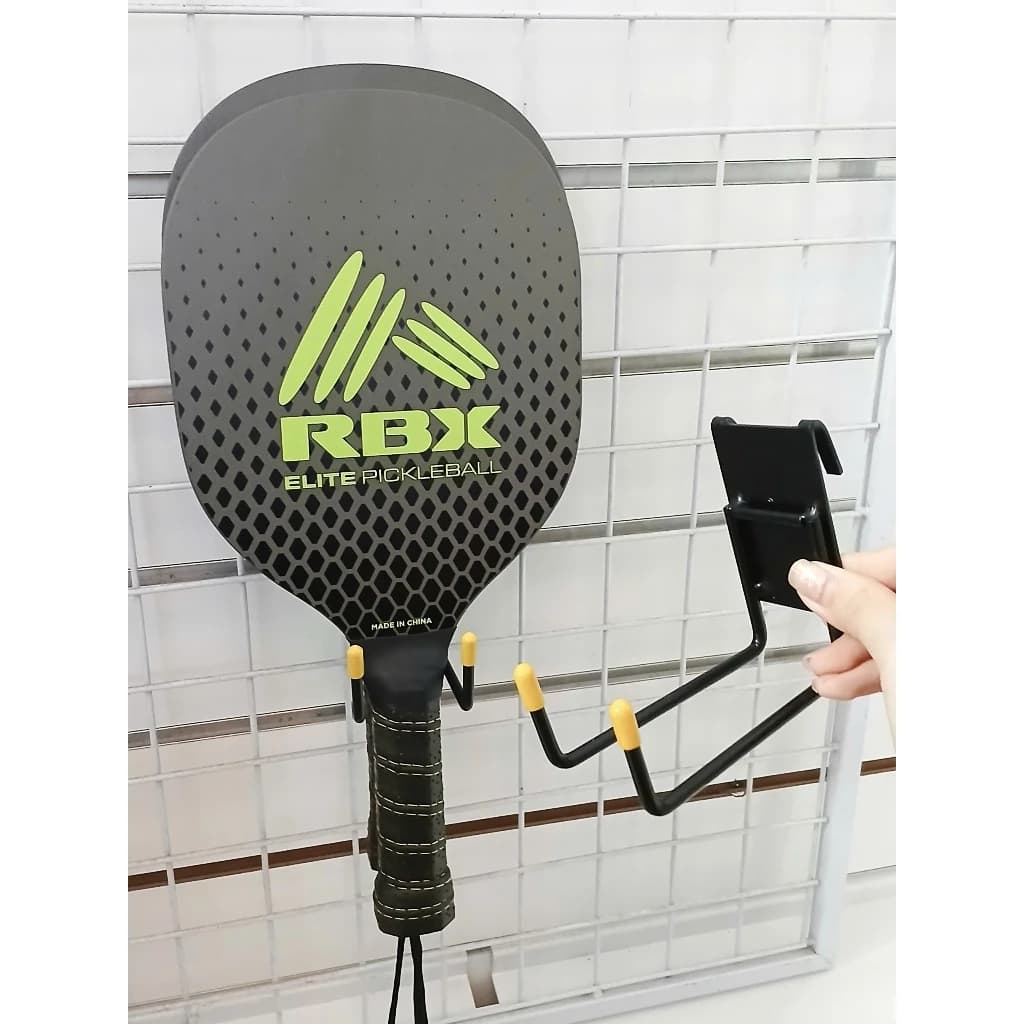 Trưng Bày Cửa Hàng Thể Thao Với Móc Treo Vợt Pickleball/Treo Vợt Bóng Bàn Loại Bắn Vít Cài Rãnh Cài Lưới Cài Tole Lỗ Cài Cây 13x26mm | Sports store display