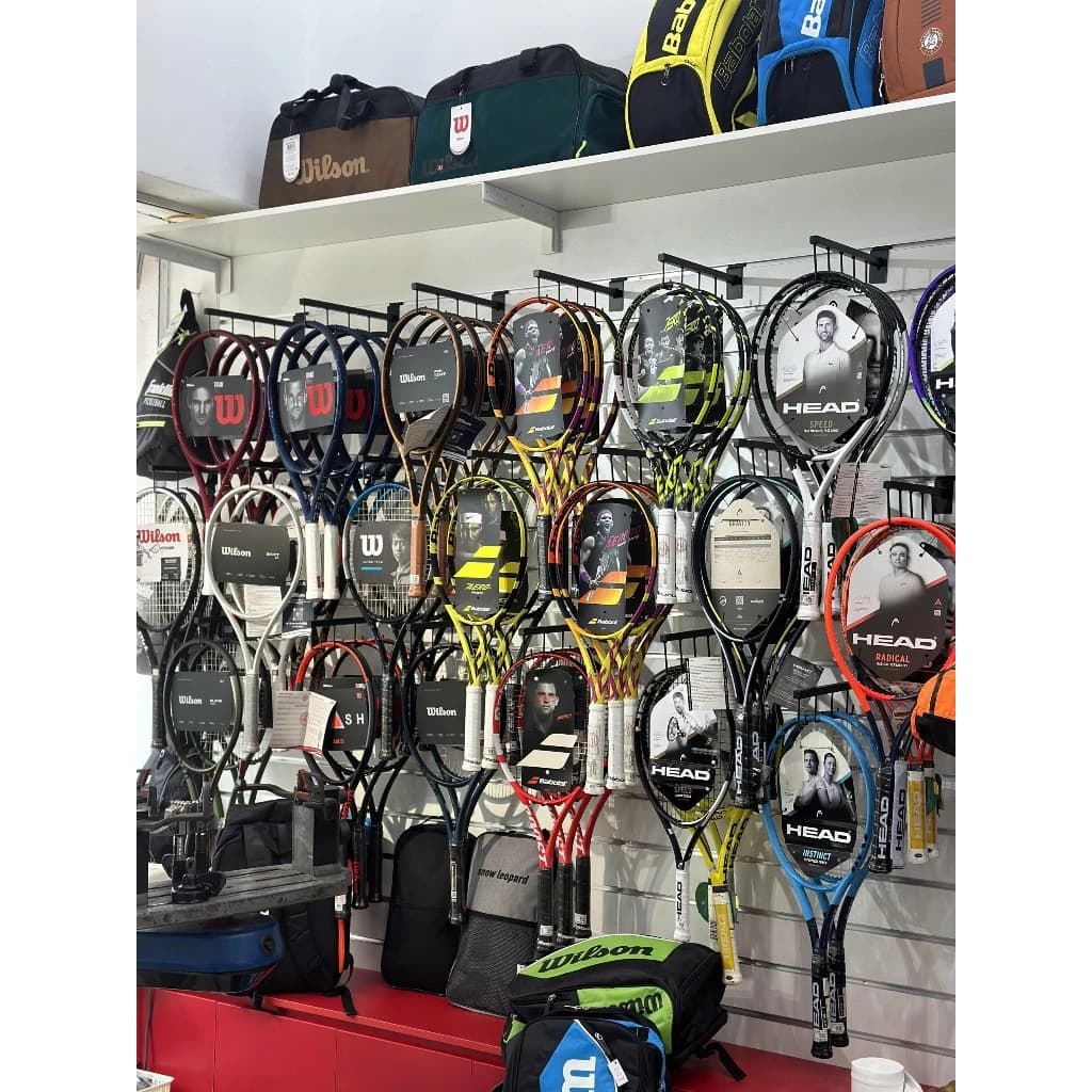 Trưng Bày Cửa Hàng Thể Thao Với Móc Treo Vợt Tennis Bằng Sắt Sơn Tĩnh Điện Cao Cấp | Sports store display
