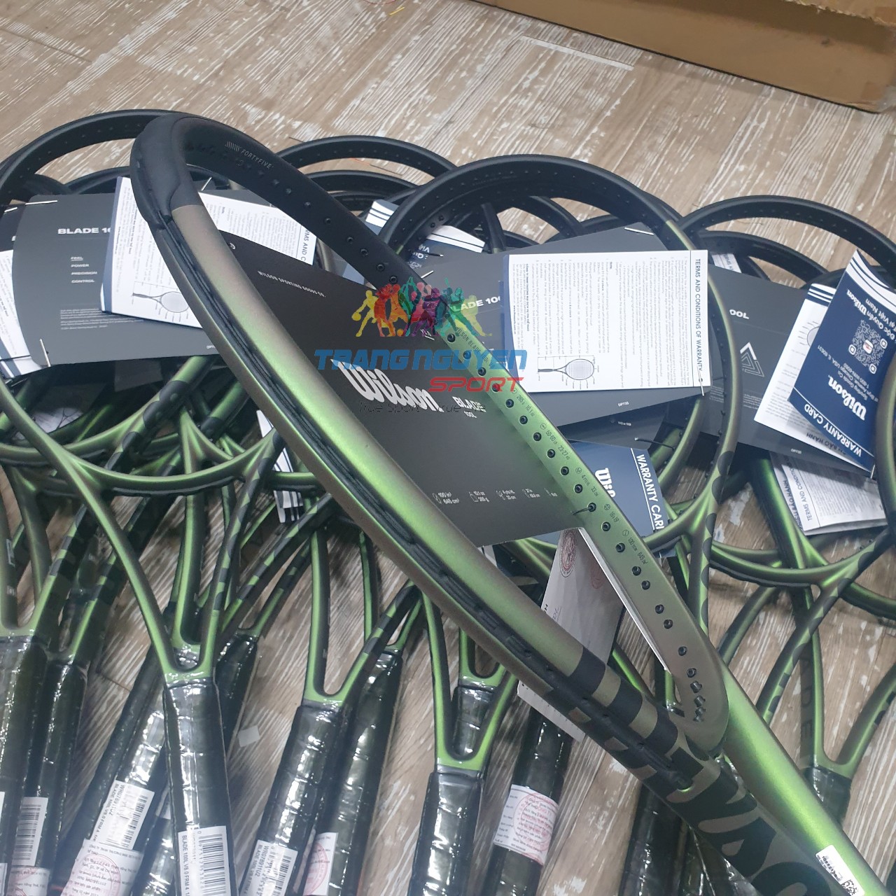 Vợt Tennis Wilson Blade 100L V8 Năm 2023 (285gr) | WR078911U