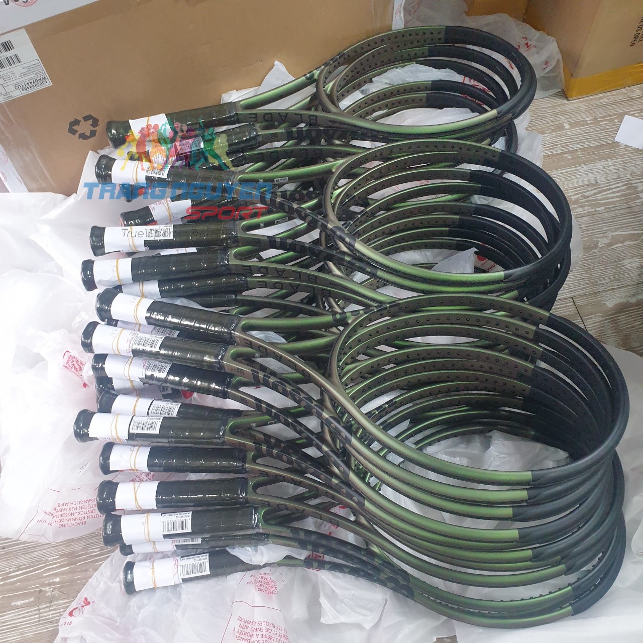 Vợt Tennis Wilson Blade 100L V8 Năm 2023 (285gr) | WR078911U