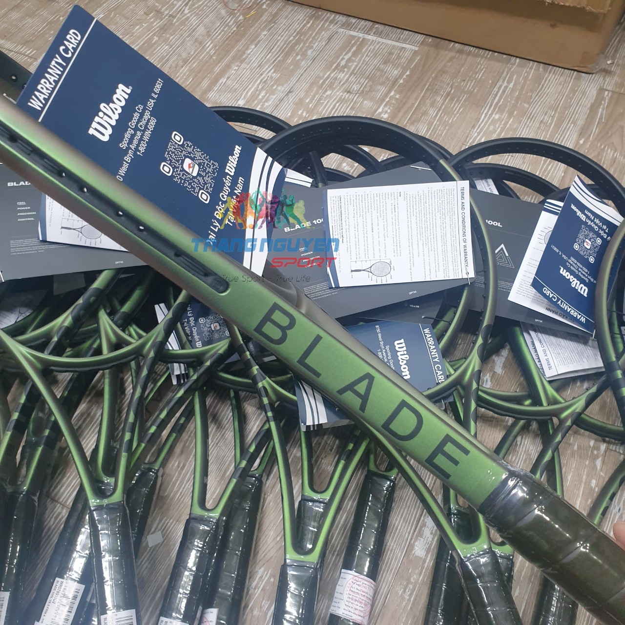 Vợt Tennis Wilson Blade 100L V8 Năm 2023 (285gr) | WR078911U