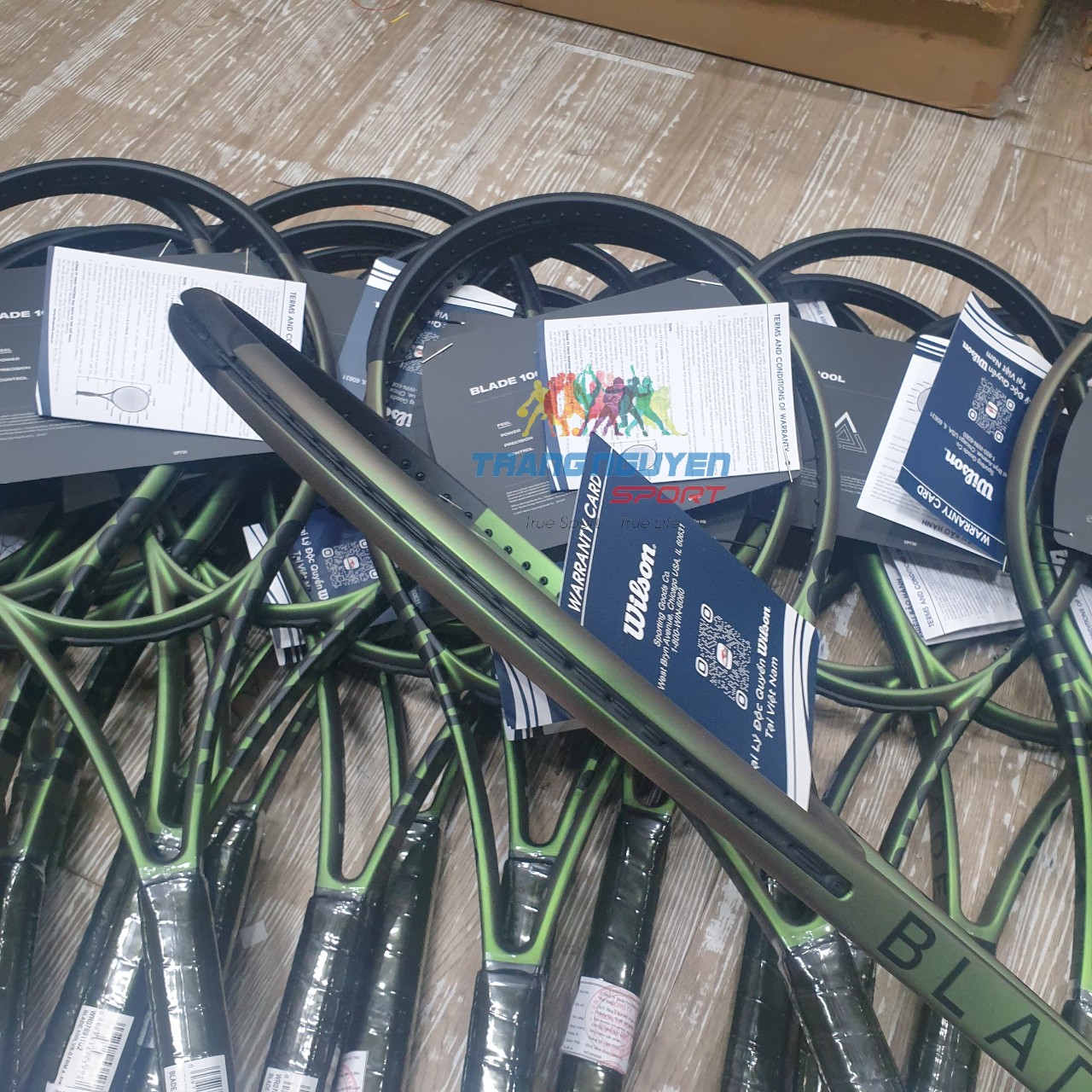 Vợt Tennis Wilson Blade 100L V8 Năm 2023 (285gr) | WR078911U