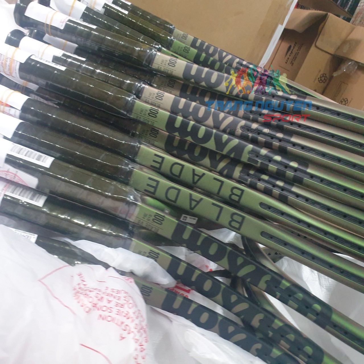 Vợt Tennis Wilson Blade 100L V8 Năm 2023 (285gr) | WR078911U