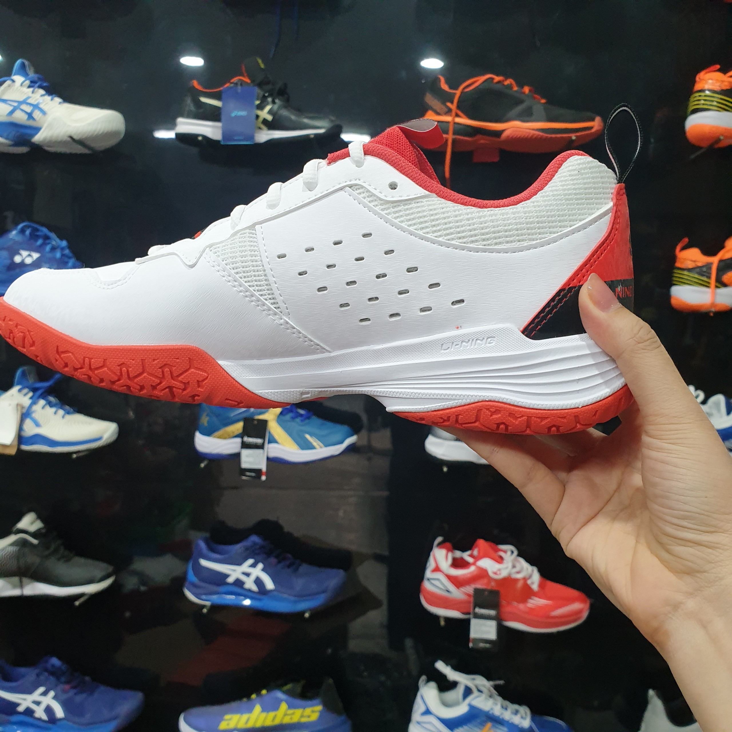 Giầy cầu lông Lining AYTT001-10