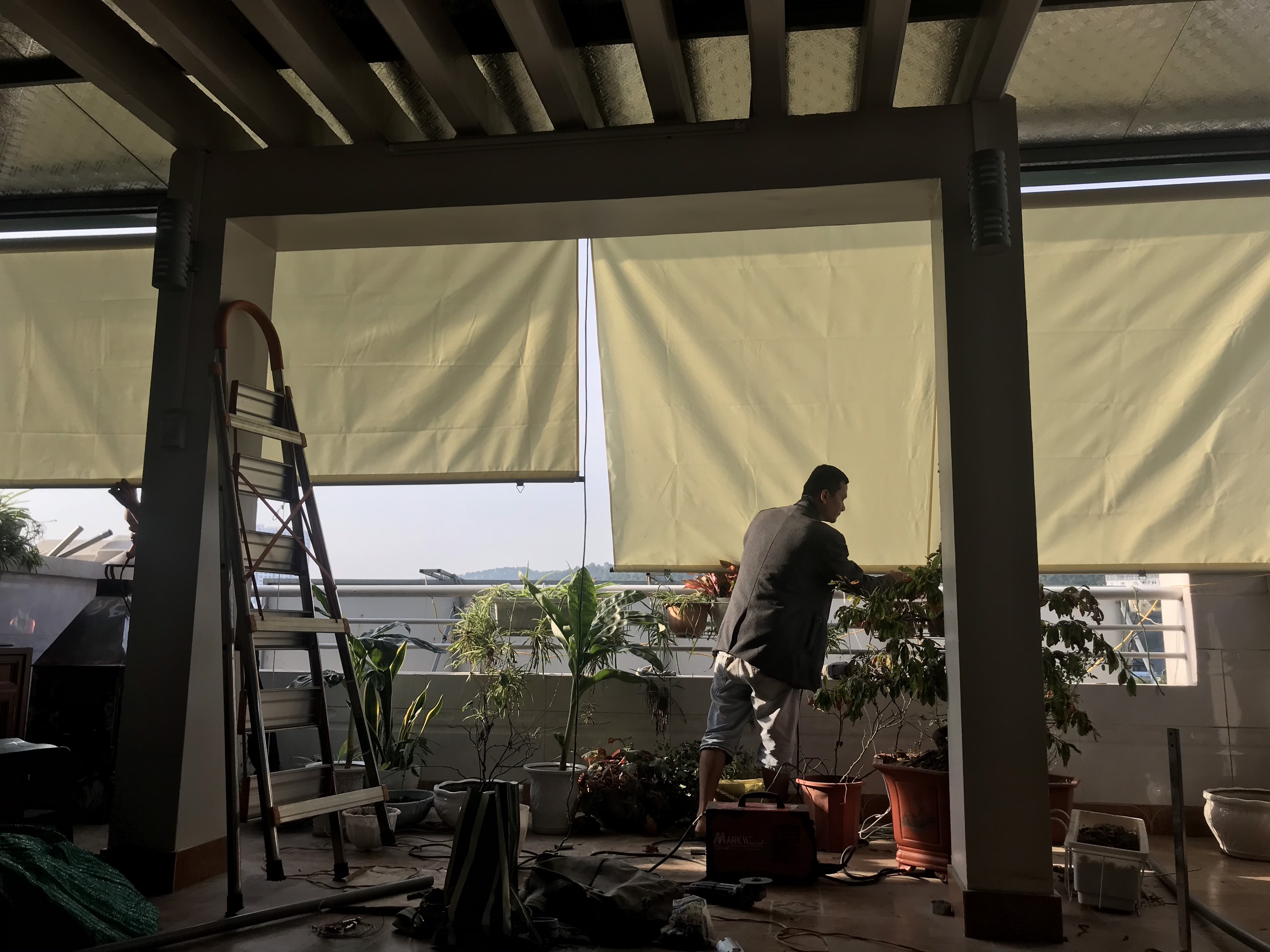 Bạt cuốn tự động có điều khiển