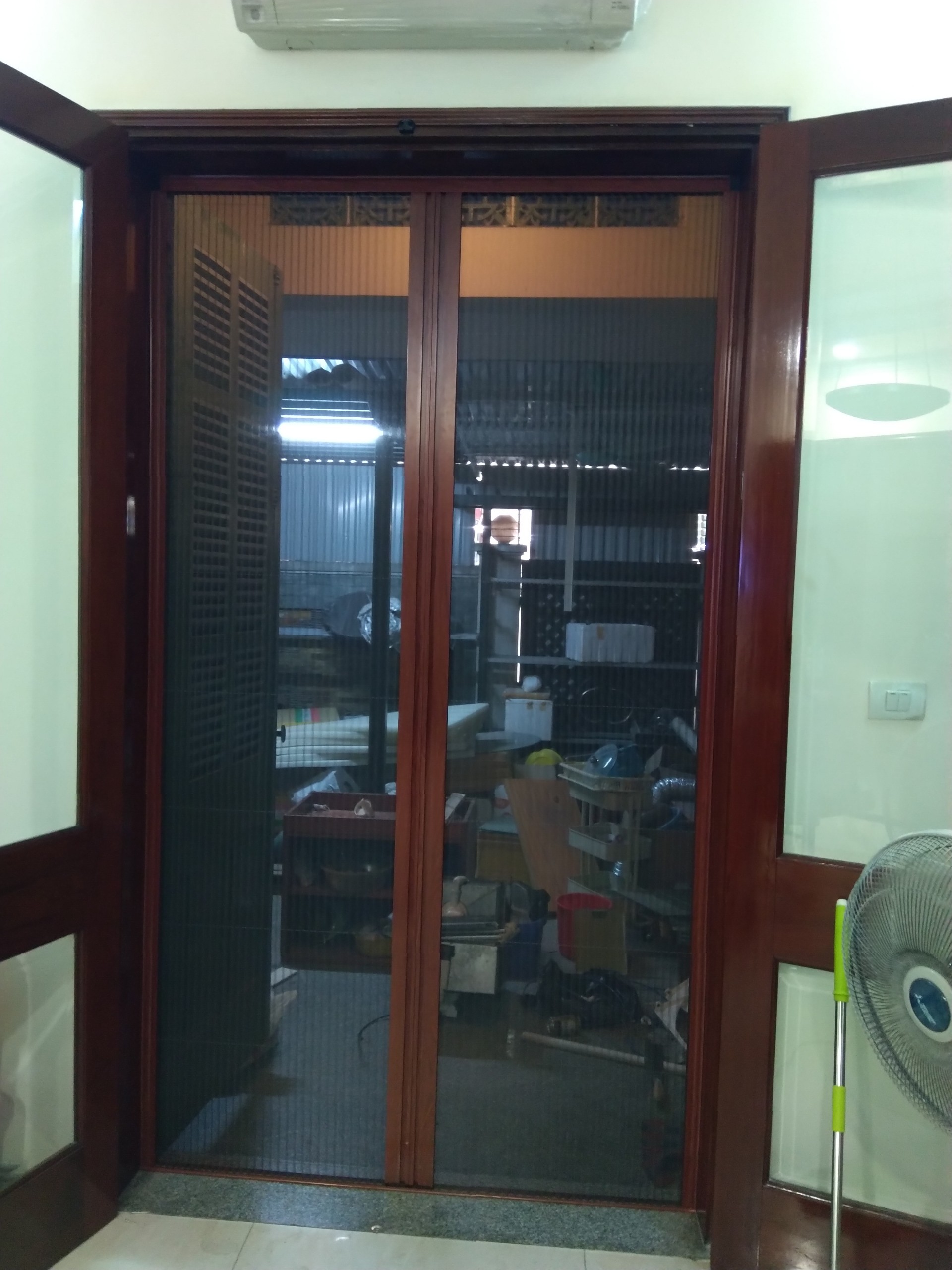 Cửa Lưới Chống Muỗi Dạng Xếp Màu Vân Gỗ