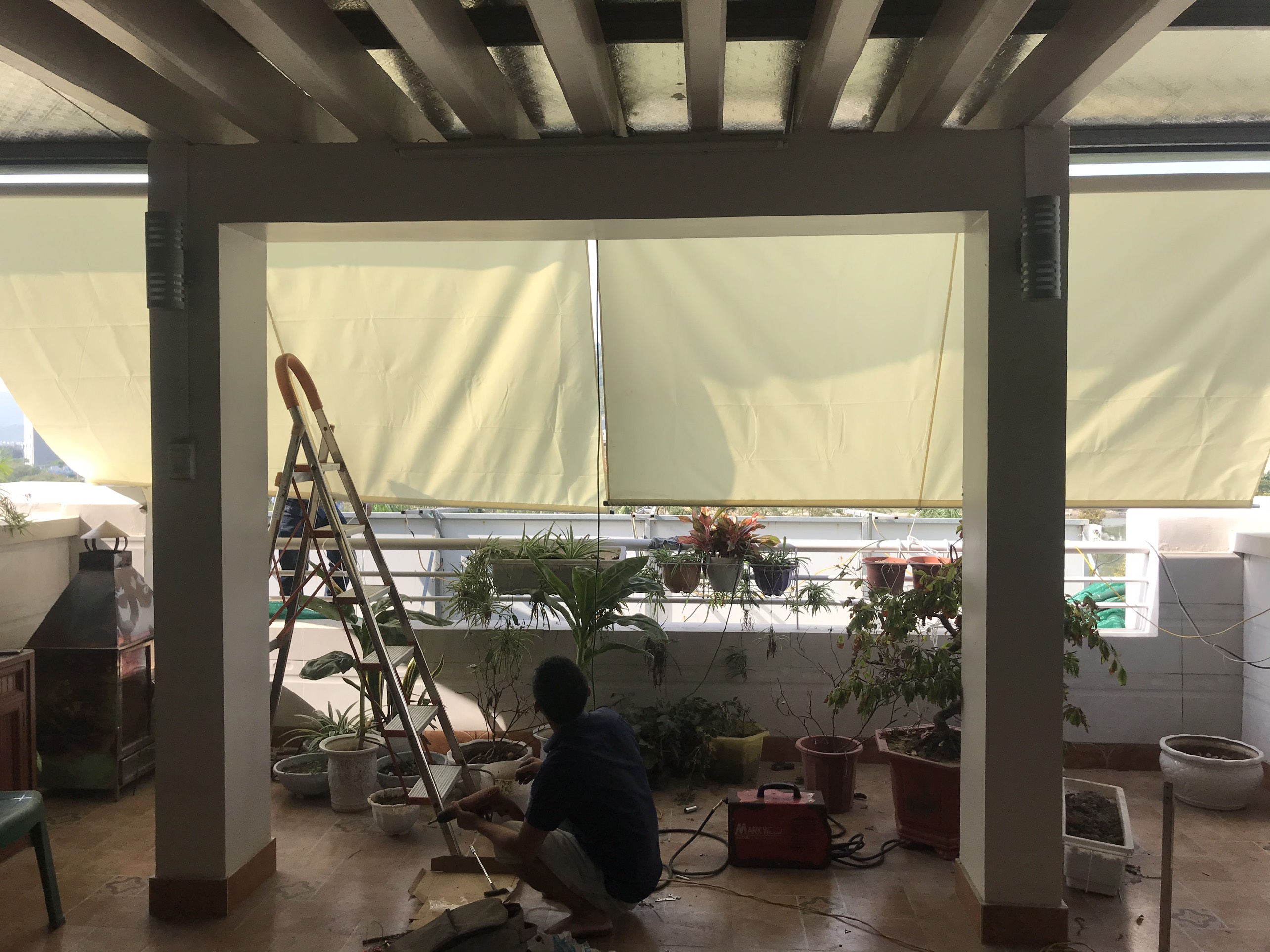 Bạt cuốn tự động có điều khiển