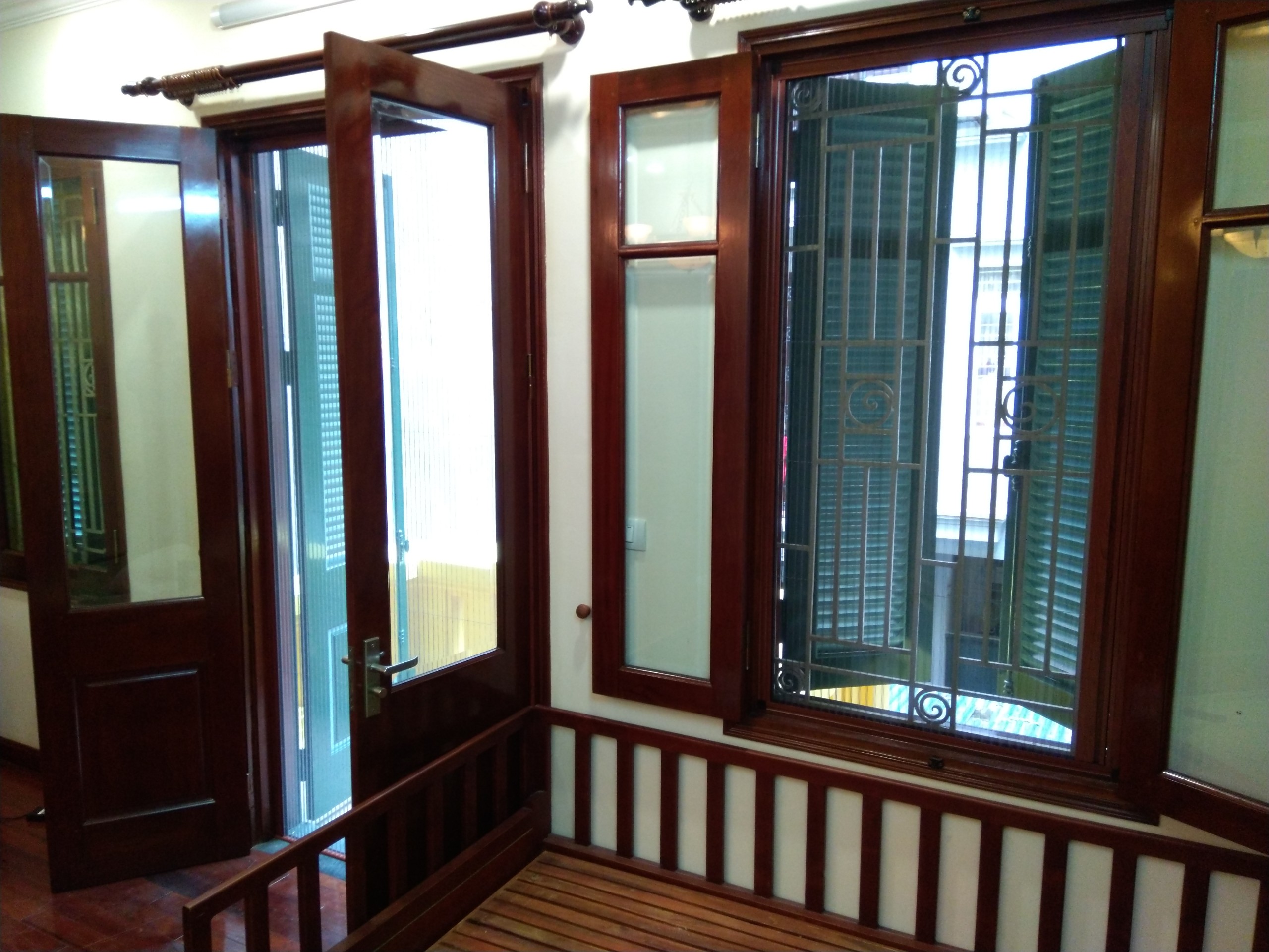 Cửa Lưới Chống Muỗi Dạng Xếp Màu Vân Gỗ