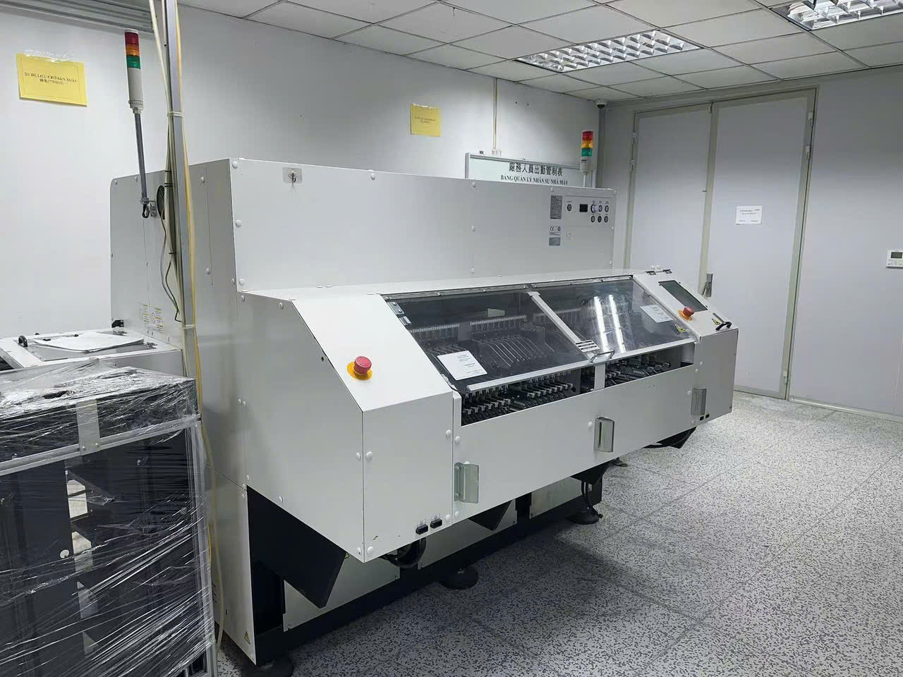 Máy Gắn Linh Kiện SMT Tốc Độ Cao (Chip Mounter / Placement Machine) Là Gì?