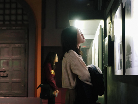 Review Kinh Nghiệm Tham Quan, Giá Vé NHÀ TÙ HỎA LÒ 2025