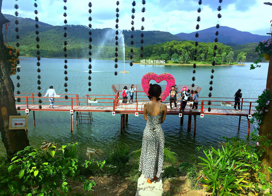 Hồ Yên Trung là địa điểm lý tưởng cho các hoạt động cắm trại bởi khí hậu luôn mát mẻ và thoáng đãng (nguồn ảnh : sưu tầm )