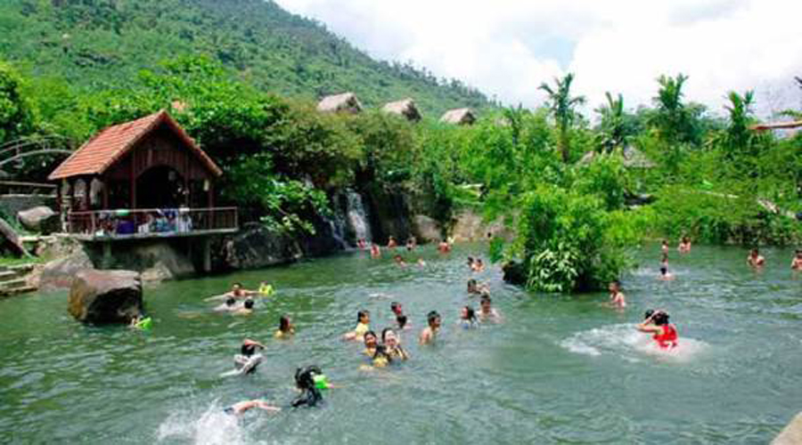 Du khách có thể trải nghiệm tắm mát tại Hàm Hô / Ảnh: internet