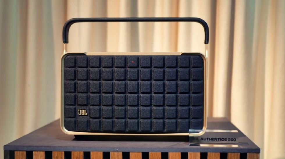 Tái sinh loa JBL Authentic 300 với phong cách LV sang, xịn, mịn