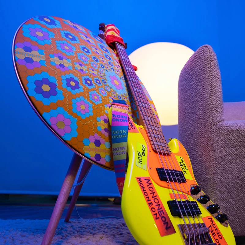 Beosound A9 Cover Mononeon - nghệ sĩ guitar neon với loa A9 cover màu sắc rực rỡ