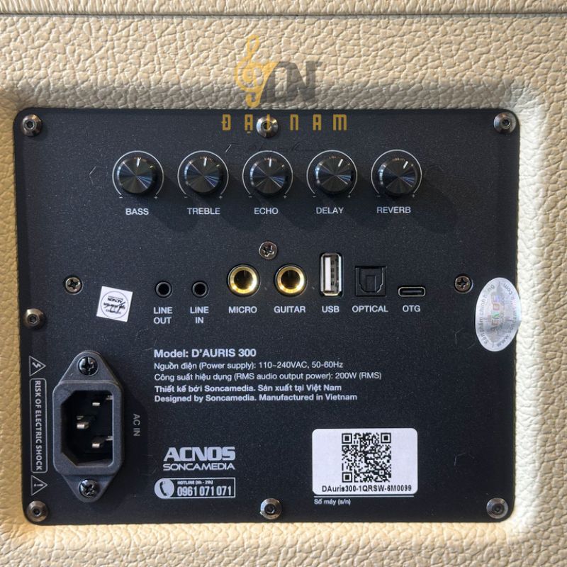 Mặt sau D'Auris 300 cổng kết nối Mic Guitar USB Optical OTG công suất 200W RMS