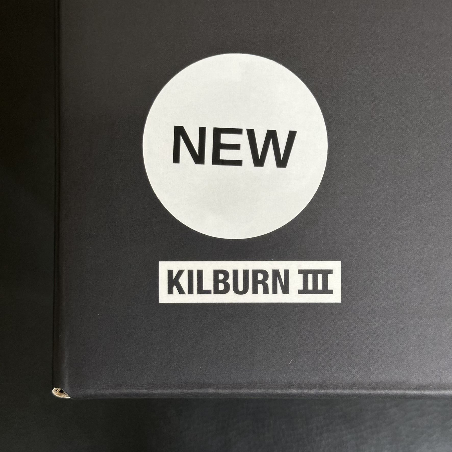 Nhãn NEW Kilburn III trên hộp Marshall chính hãng ASH Vietnam