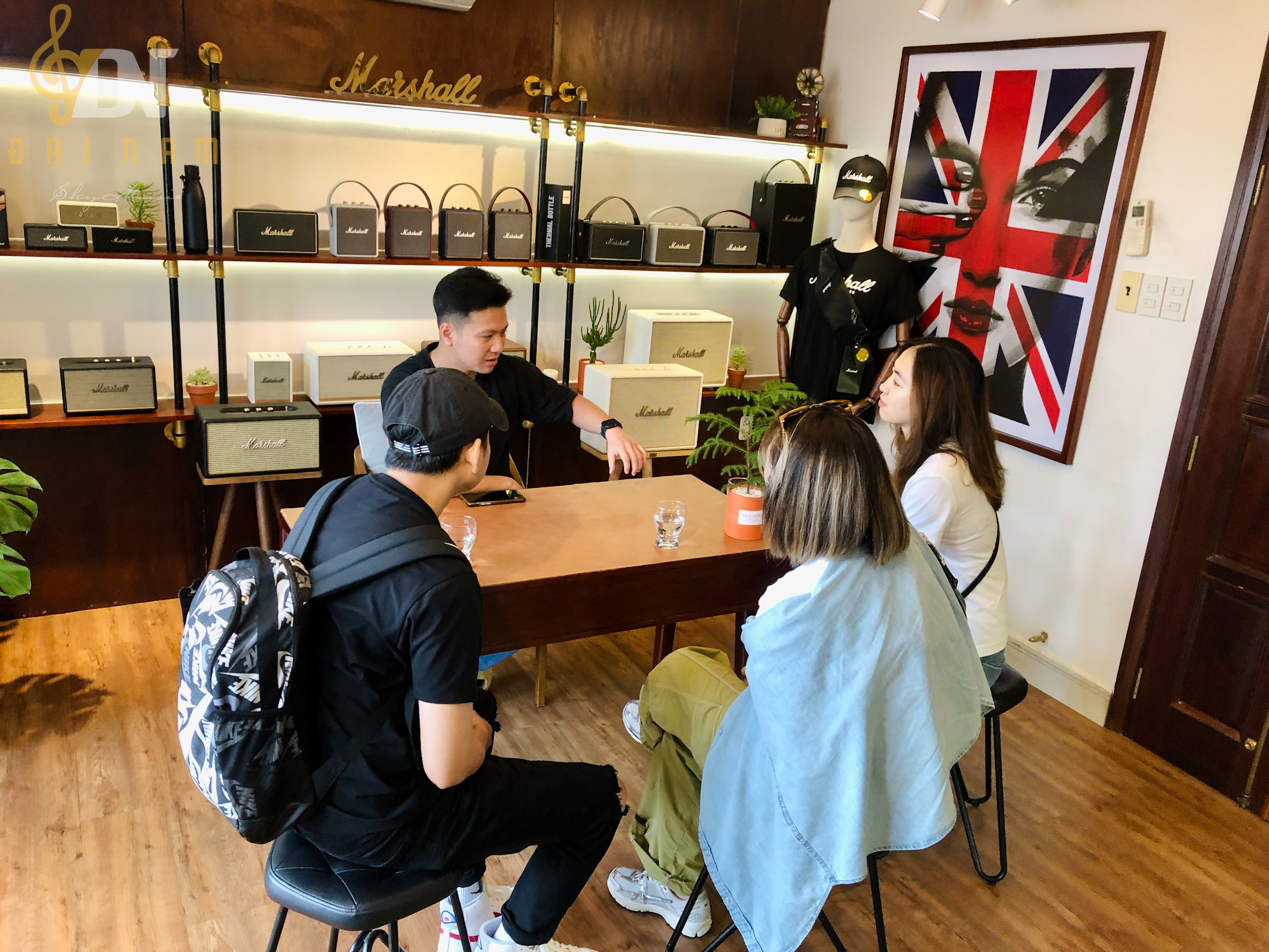 Team ASH Thái Lan và Nhà Đại Nam Sky Music họp bàn về vấn nạn Marshall giả tại Việt Nam