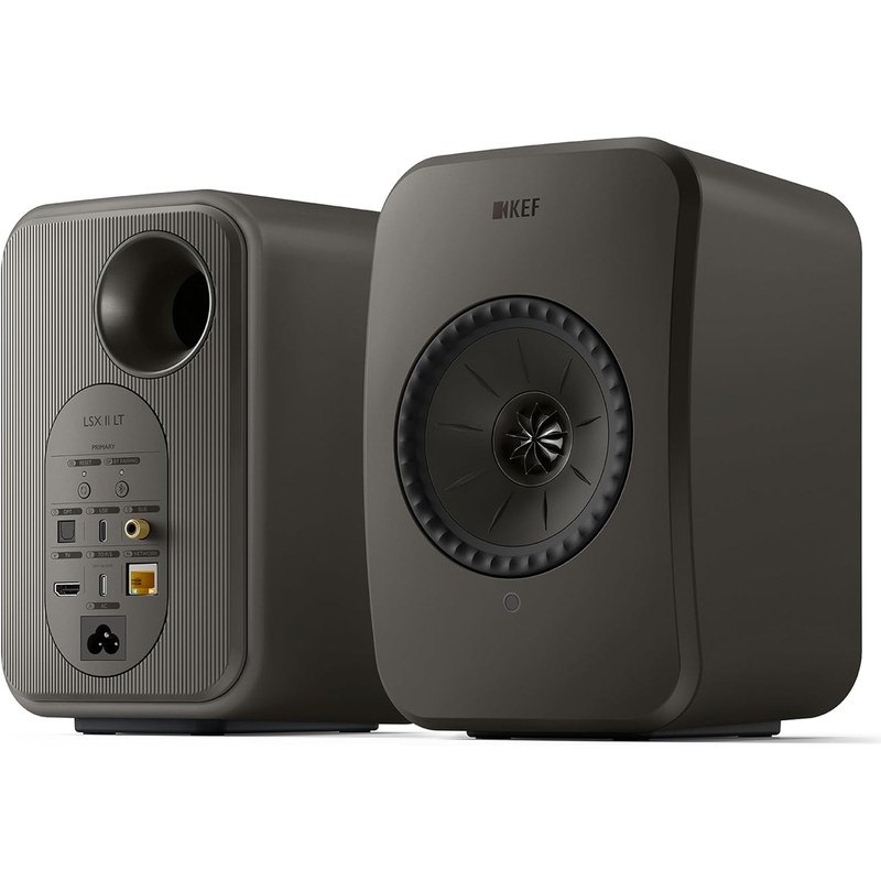 KEF LSX II góc nghiêng hiển thị mặt sau và cổng kết nối đầy đủ