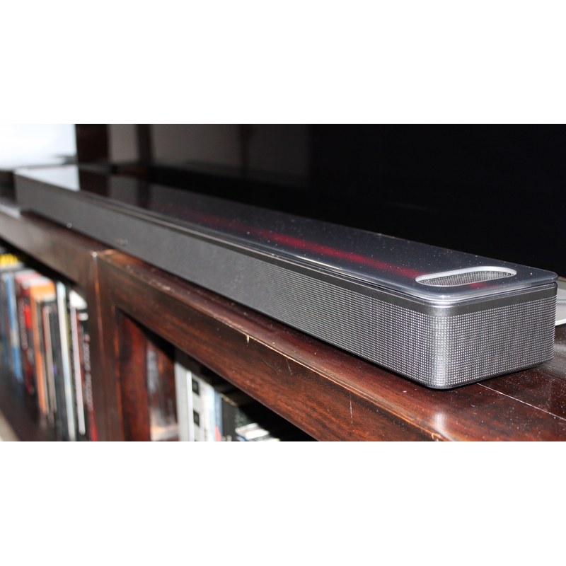 Bose Smart Soundbar 900 nhìn từ góc phải - profile mỏng 58mm và chiều dài 1.045mm
