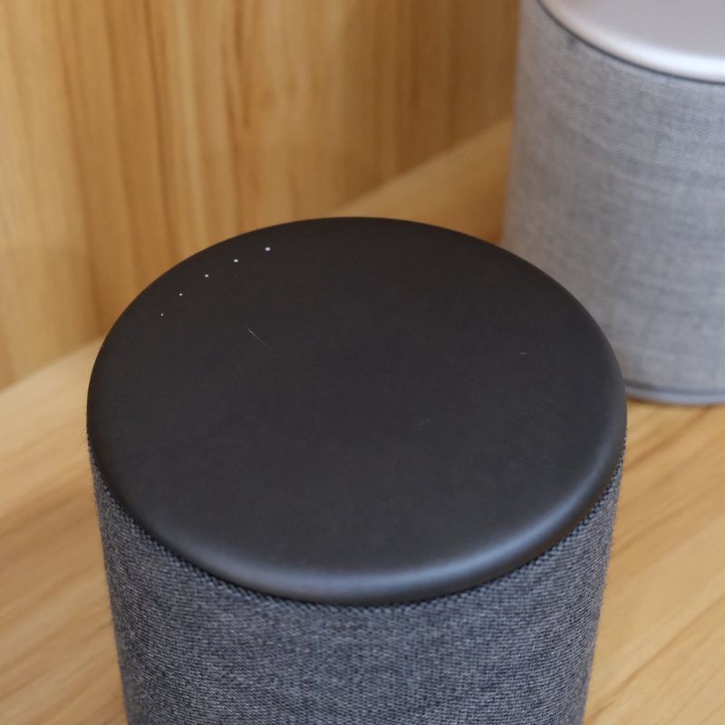 Chi tiết mặt trên loa B&O Beoplay M5 Black và Gray | Bang & Olufsen