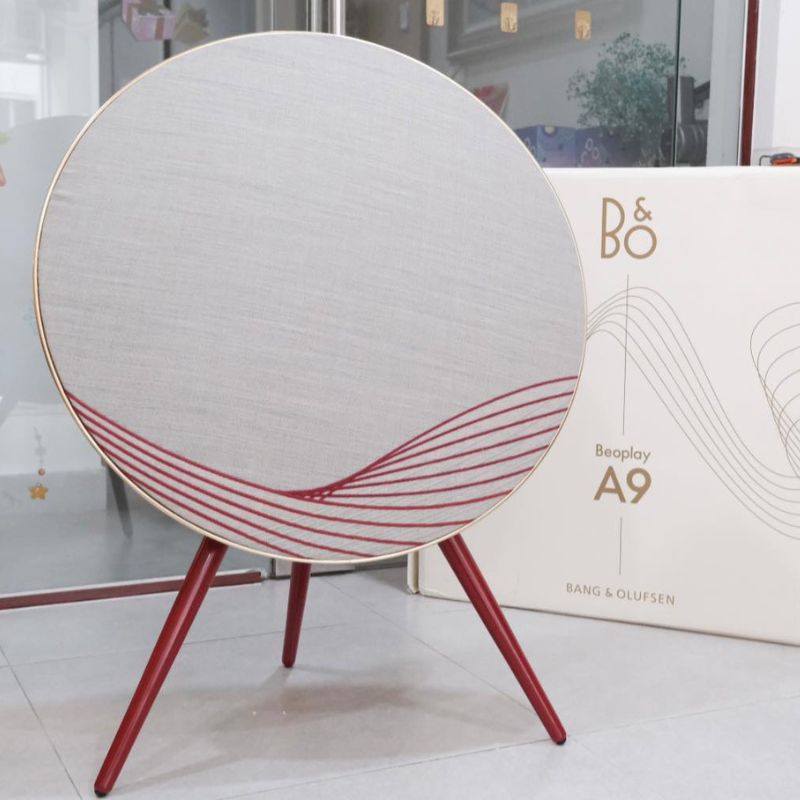 Loa Beoplay A9 MK4 Lunar Red tại showroom Đại Nam Sky Music với hộp B&O