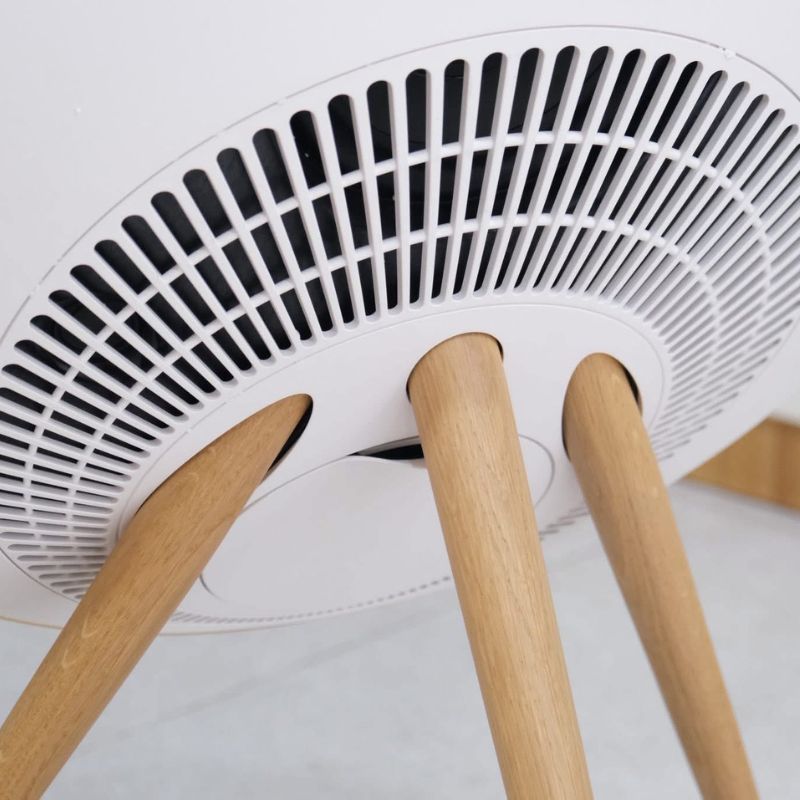 Mặt sau loa Beoplay A9 MK4 White — lưới tản nhiệt và chân gỗ sáng