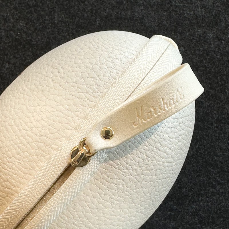 Khóa kéo và tag da Marshall trên hộp cứng Monitor III ANC