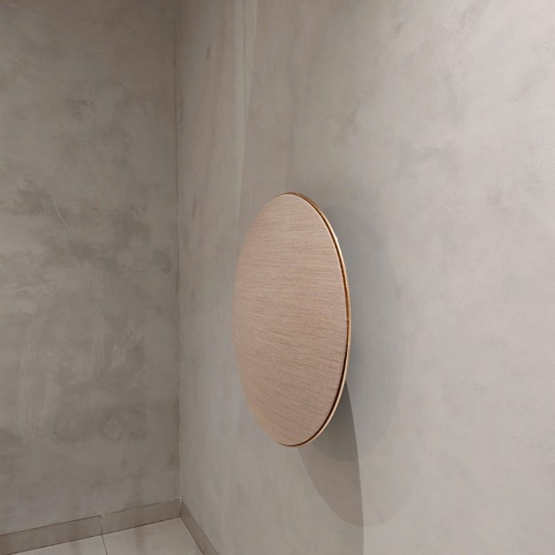 B&O A9 treo tường góc nghiêng – hoà hợp hoàn hảo với không gian nội thất