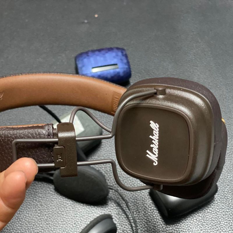 Marshall Major đã bọc giả da màu nâu hoàn thiện tại Nhà Đại Nam Sky Music